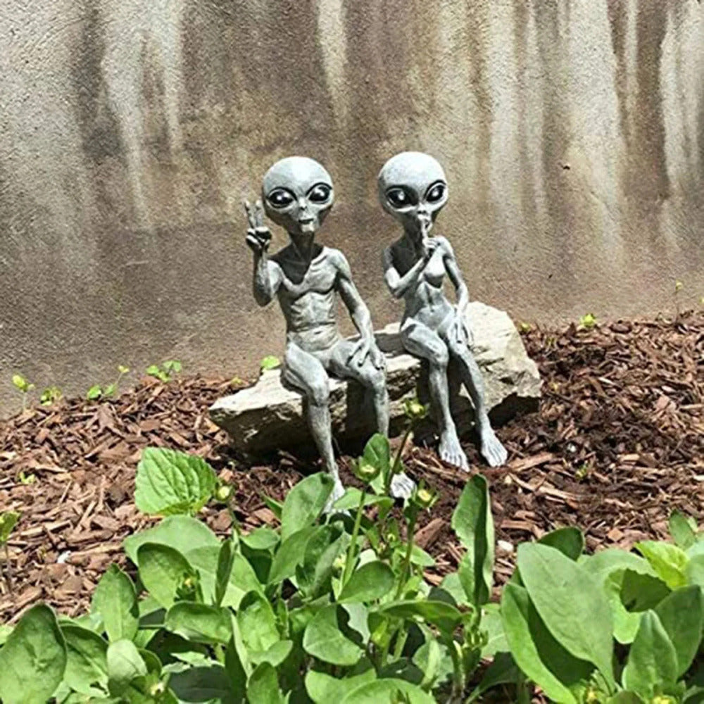 Aliens Statues Figurines Garden Sculpture UFOs Martians Desk Halloween Bookshelf Decor