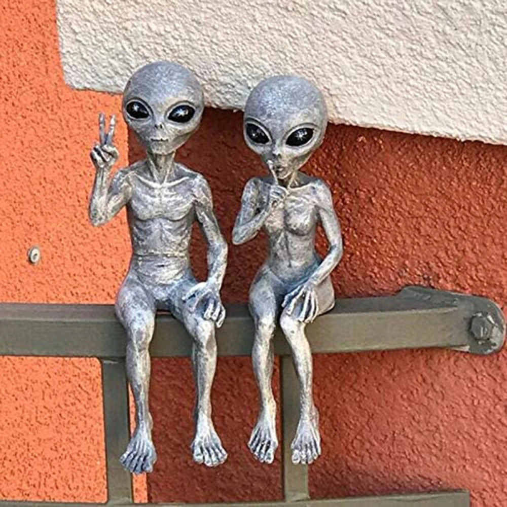 Aliens Statues Figurines Garden Sculpture UFOs Martians Desk Halloween Bookshelf Decor