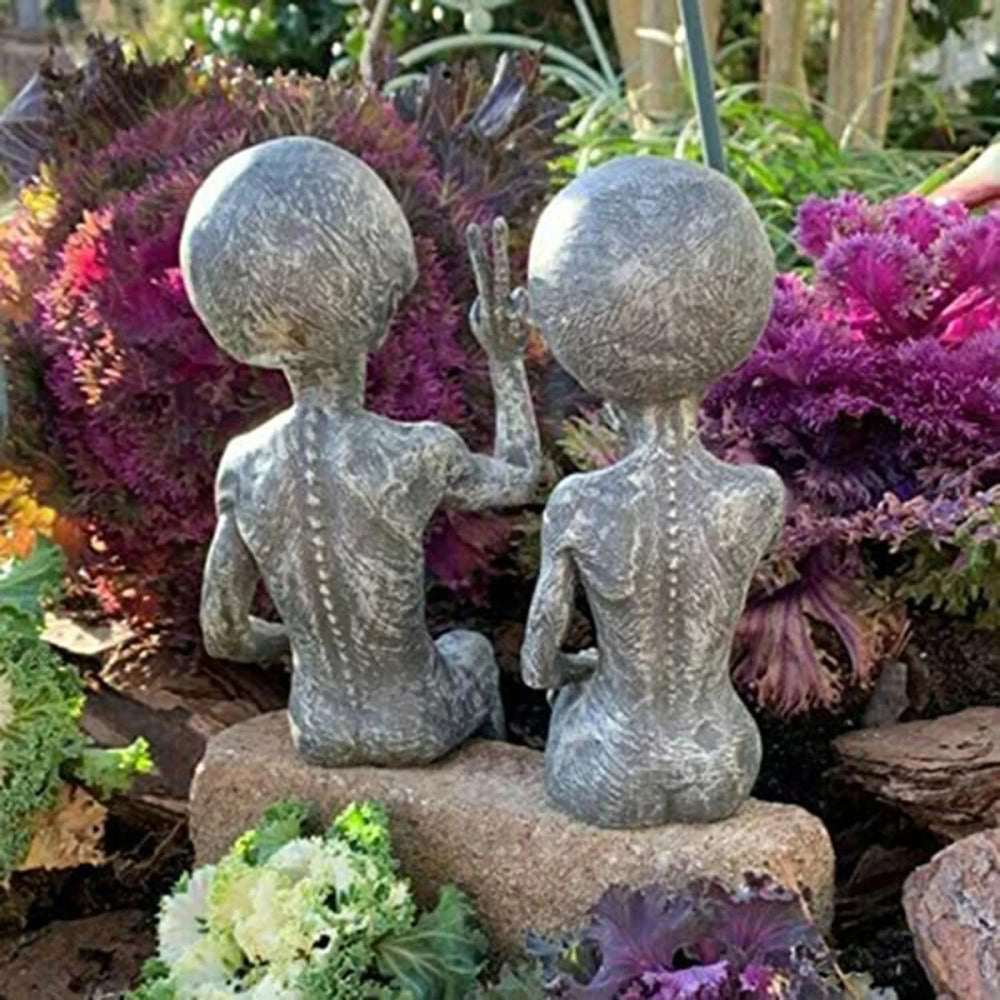 Aliens UFOs Statue Ornament Martians Greys Desk Bookshelf Garden Decor Figurine