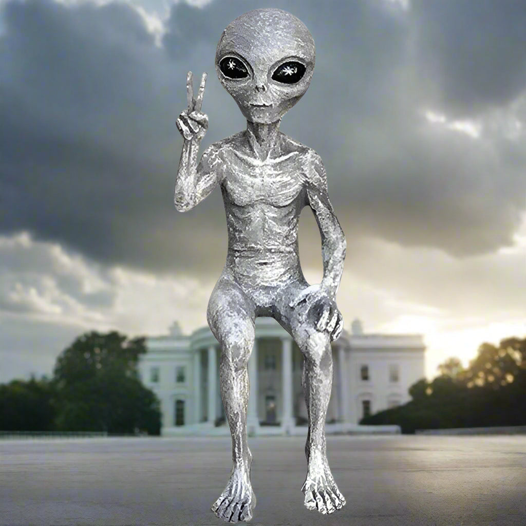 Aliens Statues Figurines Garden Sculpture UFOs Martians Desk Halloween Bookshelf Decor