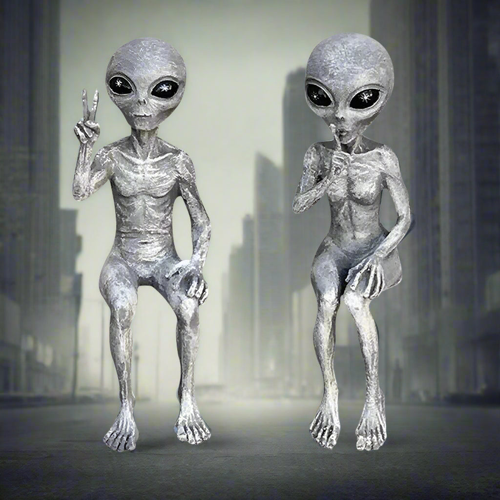 Aliens Statues Figurines Garden Sculpture UFOs Martians Desk Halloween Bookshelf Decor