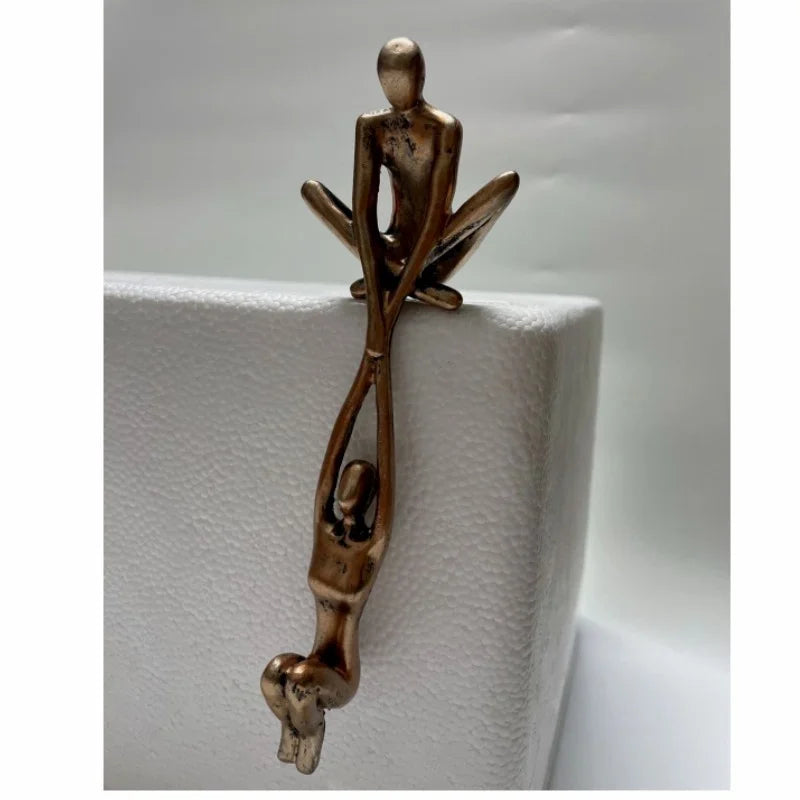 Man Lifting Woman Figurine Bookcase Art Home Gifts Couple Lovers Wedding Gift