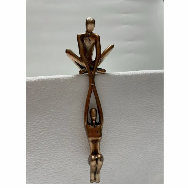 Man Lifting Woman Figurine Bookcase Art Home Gifts Couple Lovers Wedding Gift