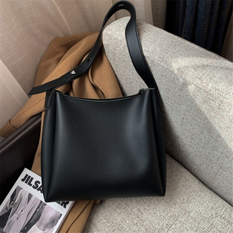 High-Capacity Tote Handbag With Shoulder Strap & Matching Cosmetics / Makeup Clutch