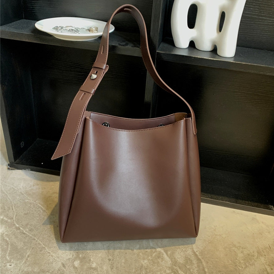 High-Capacity Tote Handbag With Shoulder Strap & Cosmetics / Makeup Clutch